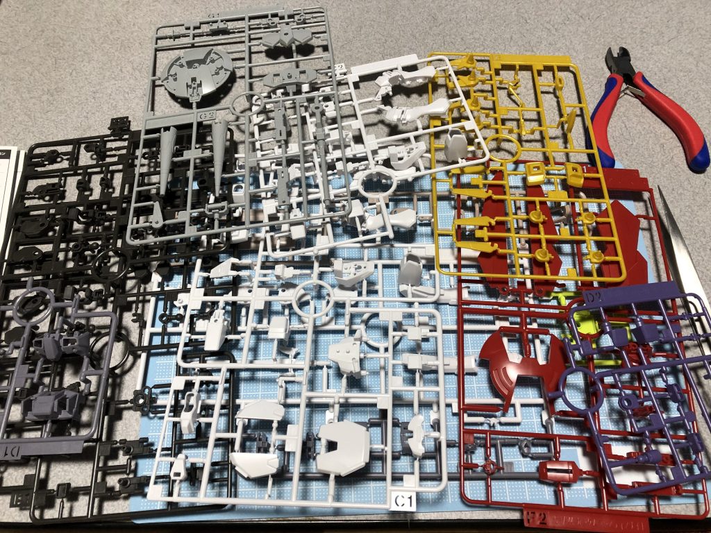 今までの手のひらサイズとは
部品の量が違いすぎて…