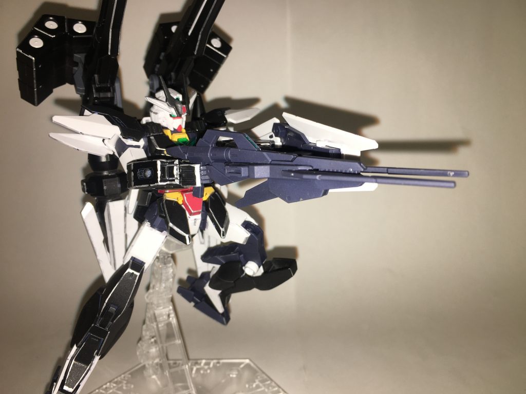 アクションシーン2。ビームライフルをシールドに接続した状態。