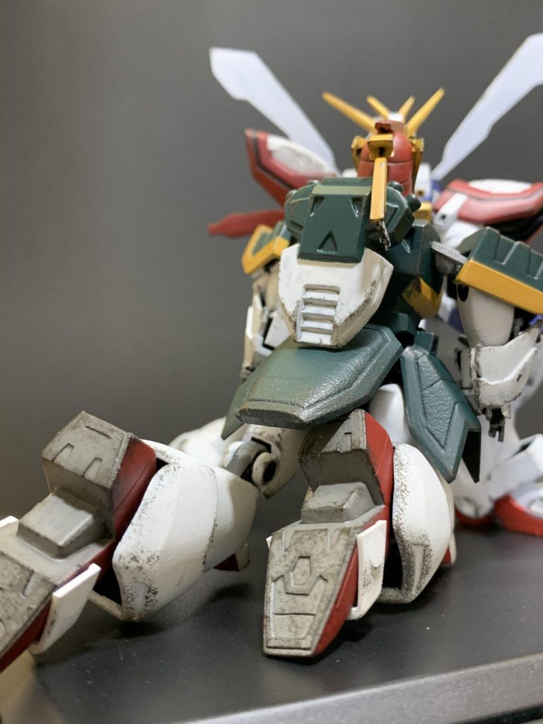 この作品の主役はドラゴンガンダムの方だと思っています。ボロボロになった見上げるドラゴンガンダムのアングル、お気に入りです。