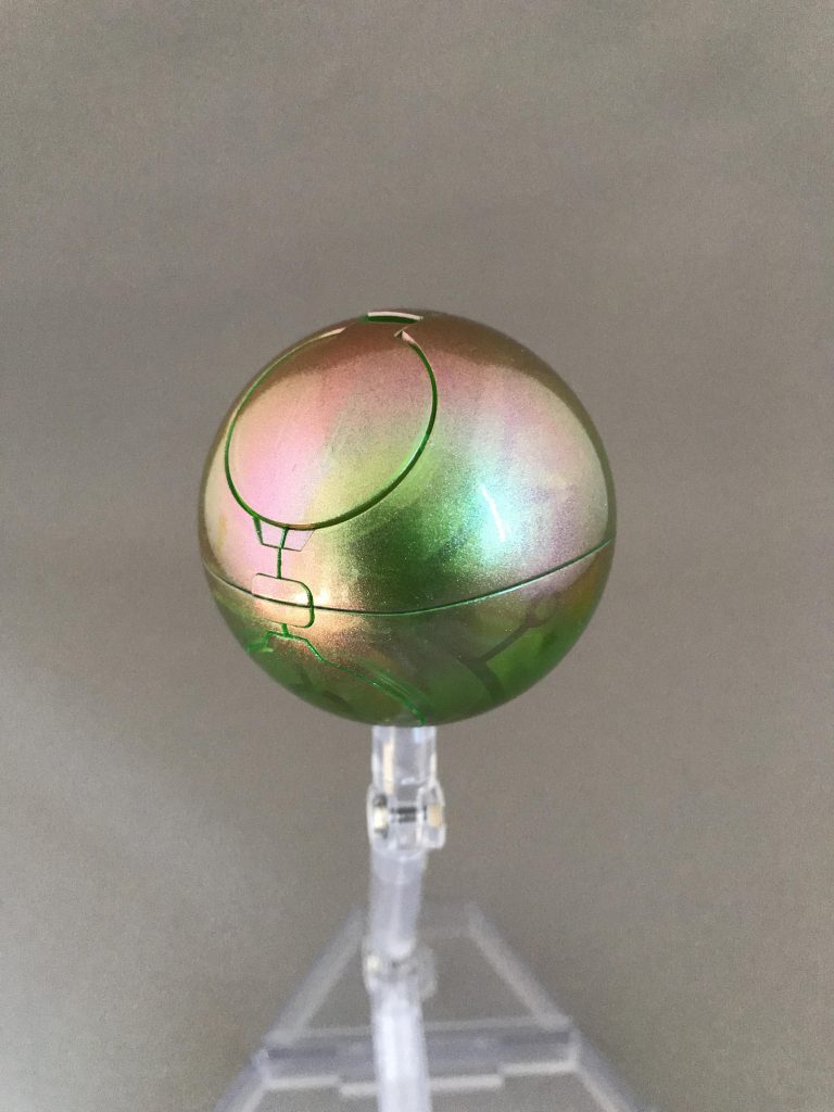 外装はセリアのミラーパウダーをクリアに混ぜたもの→クリアの順で吹きました。
内部が見えるように加減して吹いたつもりです。