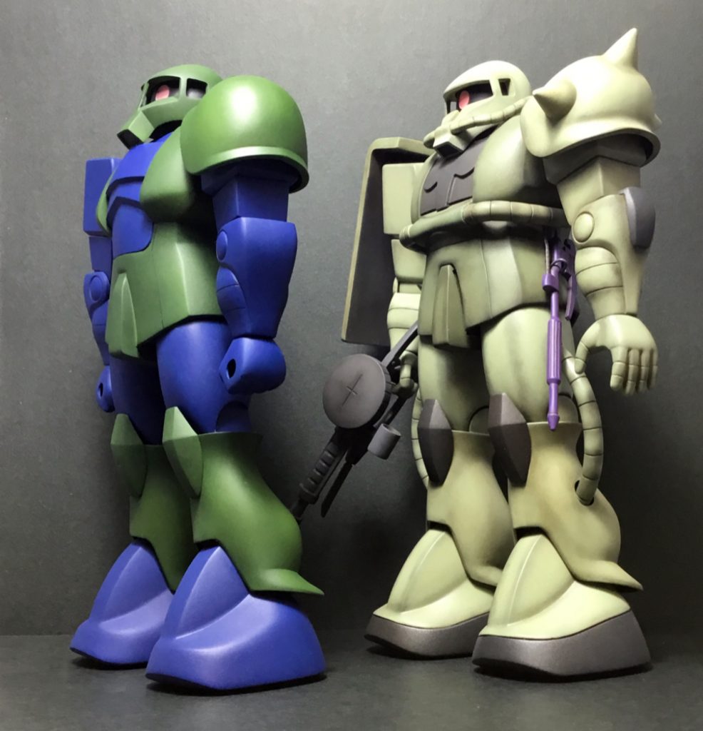 1作目の旧ザクと並べてみました。