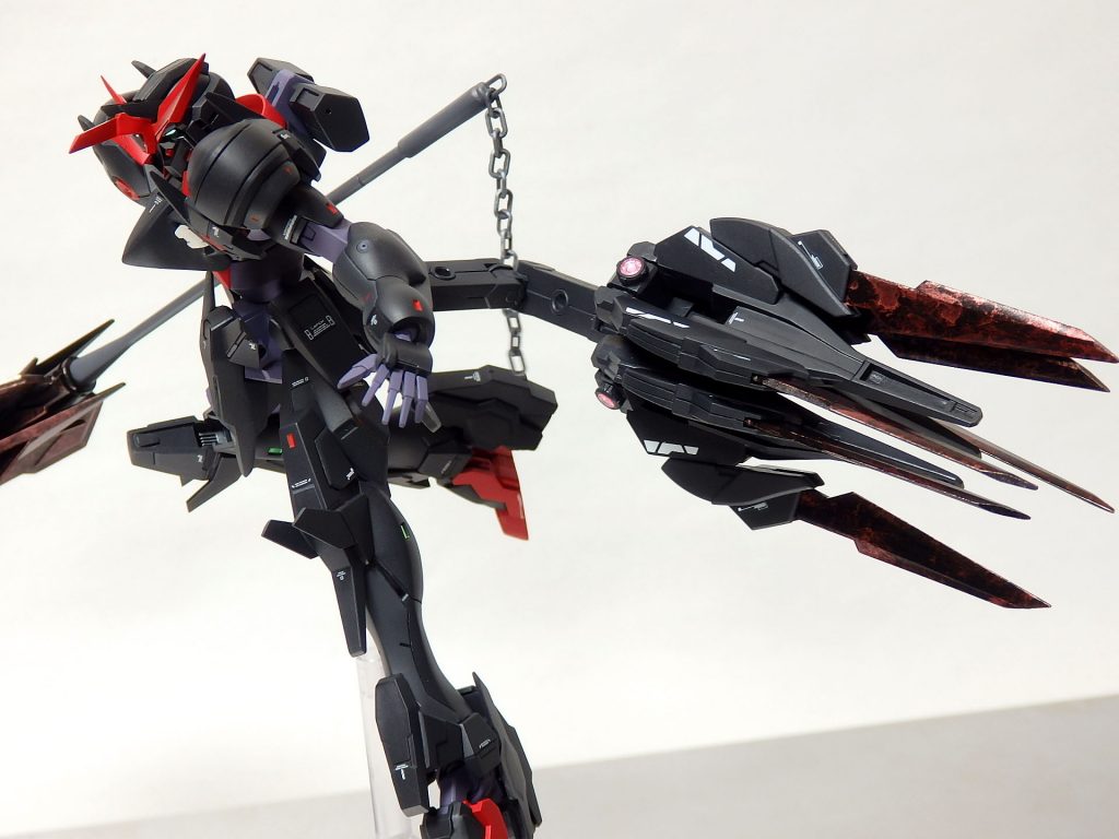 ~ACTION3 tail unit〔tail mode〕~
機体の腰部から伸びるアームにより変幻自在の可動を見せるテールユニット。テールユニット テールモードは一対多数の戦闘において大きな効果を発揮する。