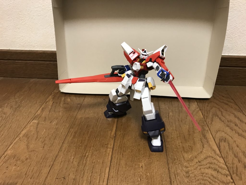 武装ホッパーロングキャノン実体剣としても扱える高出力ビームライフル。詳しくは後述。ビームサーベル合体前と同系統の武装で、両腕の装甲内に1本ずつ、計2本格納されており、出力調整によってビームダガーとしても使用可能。また、格納状態のままでも、ビーム刃を展開して使用できる。その斬撃力は、最小出力でさえ合体前の3倍にまで強化されており、ナノラミネートアーマーすらも斬り裂けるほど。必殺技ホッパージャンプジャンピングアンカーによって高く飛躍する大ジャンプ。ホッパーパンチ右腕に緑色のエネルギーを収束させたパンチ。ホッパーキック左脚に力強い朱色のエネルギーを収束させたキック。ハイパーホッパータイフーンホッパーロングキャノンから超巨大なビームサーベルを発生させて敵を斬りつける。ハイパーホッパーフレアホッパーロングキャノンから竜巻状のビームを放つ。