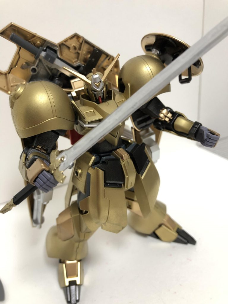 黄金の鎧は全ての光を弾く
〔ビームを弾く〕