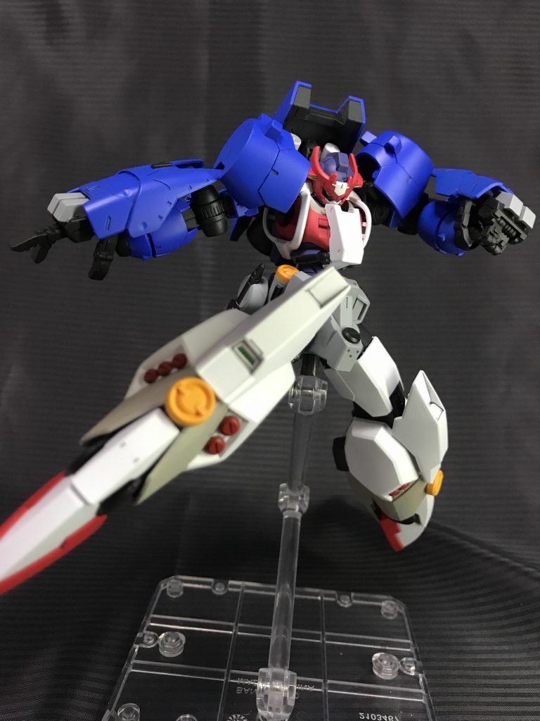 *グレネード(大小)*
こちらも従来通り、足にグレネードを装備。
弾のサイズを大小にし、弾数も増しました。