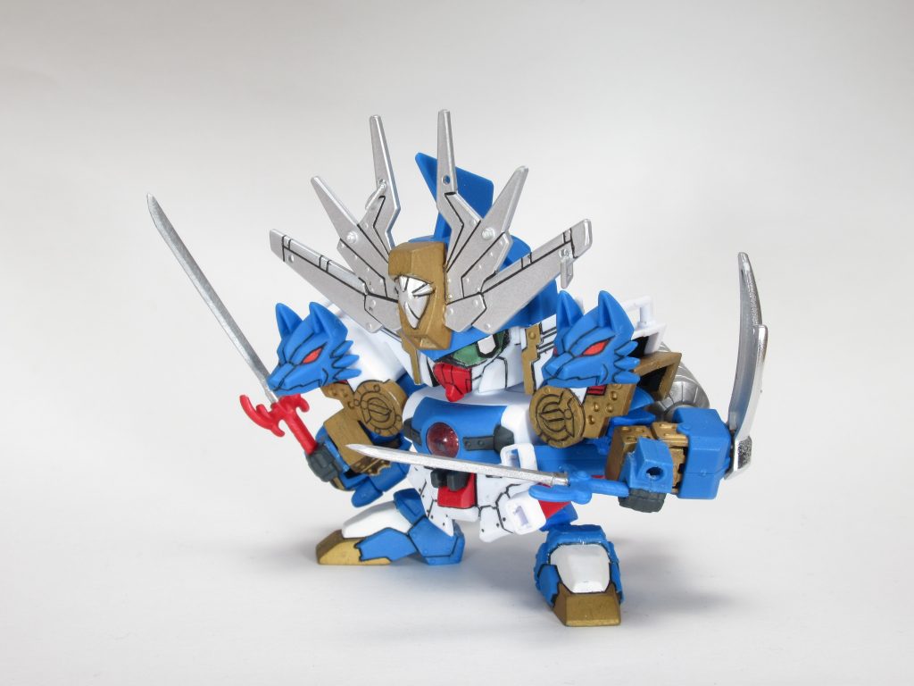 改修箇所としては、首をボールジィント化、これには100均のビーズを使用。同じく肩と腕の接続部をボールジィント化。肘関節は100均のUVレジンを使用して他キットの関節を複製してます。足もUVレジンで複製したものに穴をあけランナーとビーズを使用してダブルボールジィント化して接続しています。顔は頬を削り込み小顔化。目は100均のマグネットを使用して自作。