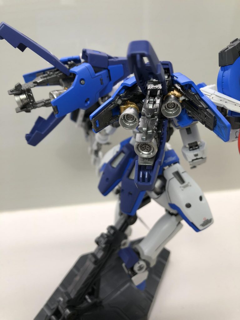 バーニア全展開。
ガイアのスターブライトアイアン・ゴールド・シルバーの3色で塗り分けました。
これは、かっこよすぎる。