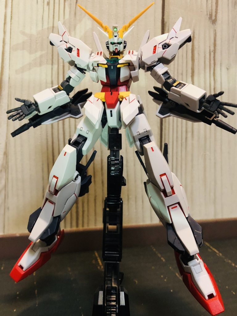 ストライクガンダムジュピター
アーマーADとのドッキング時の機動性は瞬間移動
と見紛うほど圧倒的であり、機体の加速は瞬間的に20Gに達するとされており、発生する加速度による機体負荷、なおかつサイコミュによるパイロットへの精神的負荷も考慮するとアーマーADとのドッキング時間は約5分程度が限界となっている。