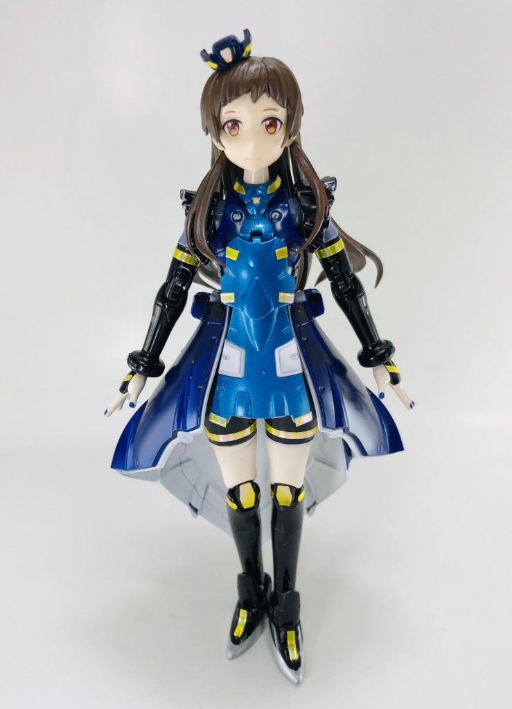 前述の通り、ベースキットはHGBDモビルドールサラを使用。
頭は「Figure-Rise Standard アスナ」のものを加工し、志保さんのイメージに近付けています。
全身を走るイエローの発光ラインは、HG SEED スターゲイザーガンダムのホログラムシールを加工して使用しています。
(この発光部分、リアルライブだと電飾で光りながら歌って踊るんですよ……めちゃくちゃ綺麗でカッコよかったです……)