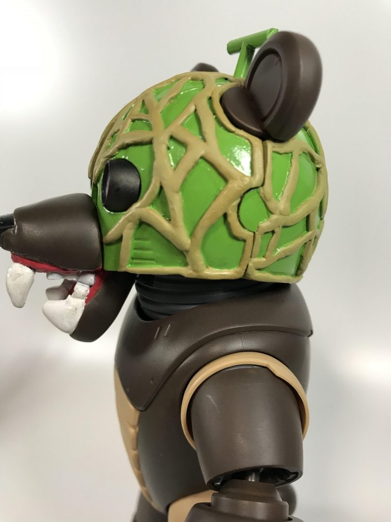 横顔
着ぐるみのイメージを再現しようとパテを盛っていった結果顎が閉じなくなりました(´・ω・)