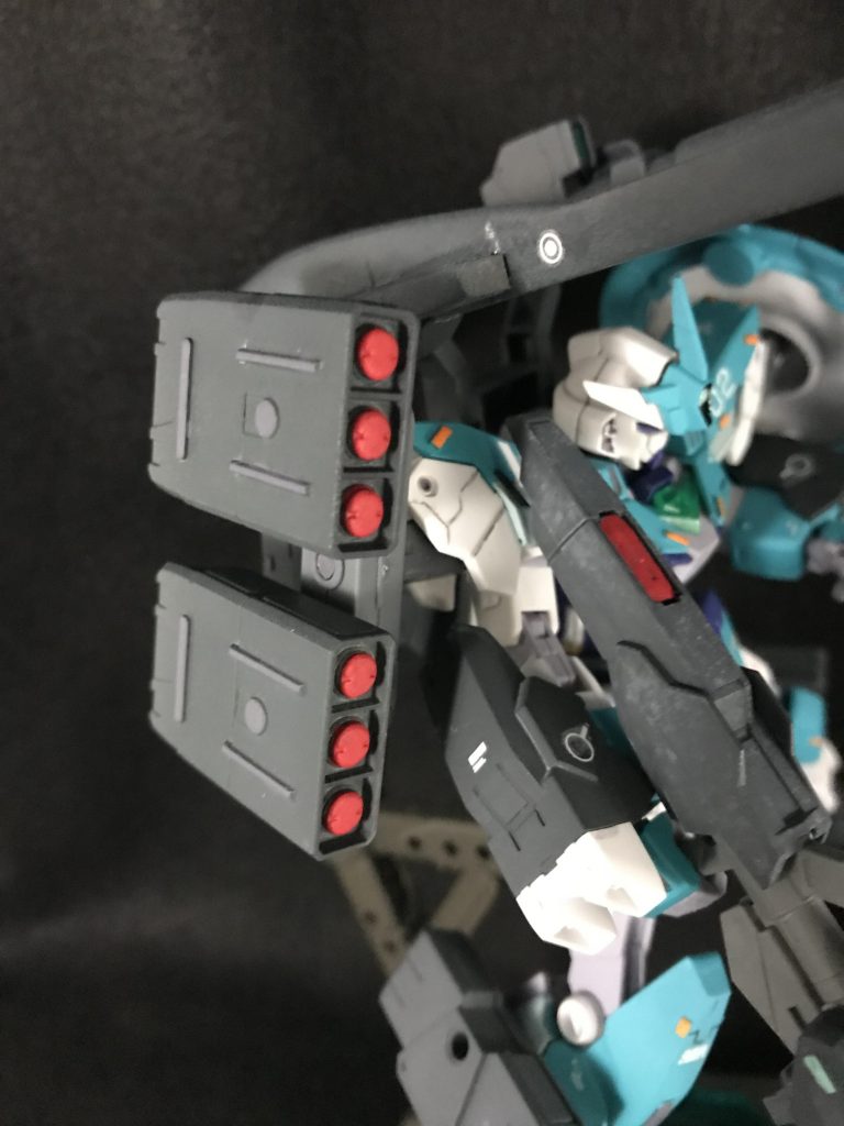 大型ミサイルポッド
肩のハードポイントに接続されたミサイルポッド。
ガンプラバトルアームアームズの物を使用しました。
