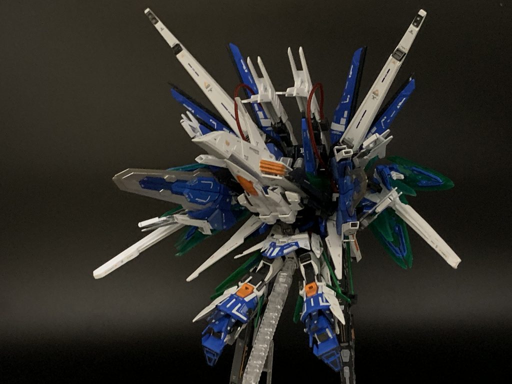 バックショット。テールスタビライザー下には、分離した際に機首となるオーライザーが収まるように調整しました。
なるべく差し替えとか後付けとかにならないように注意しています。