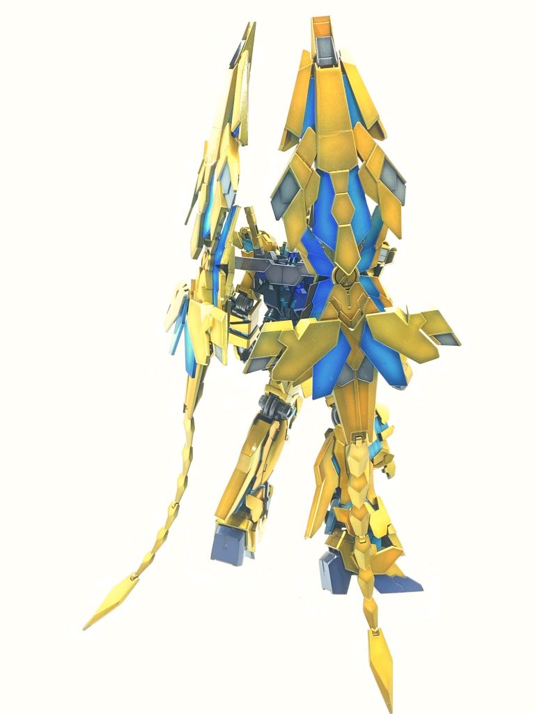 サイコフレーム部は金と同様ですが最後にお馴染みの蛍光ブルーを吹いてます