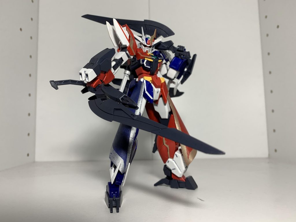 特撮作品をベースにしてる事もあり、武装は白兵戦がしやすいマーズフォーウェポンズを採用。マントは配管保護テープを塗装して再現しました。