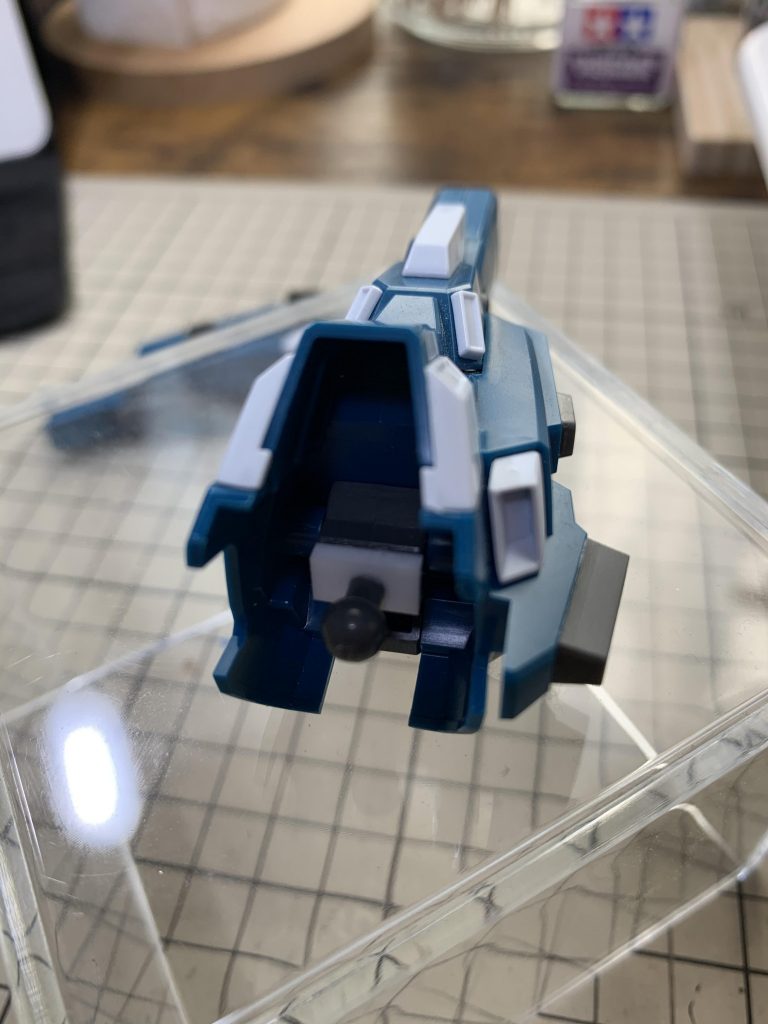 脚部は短く感じたのでMGの様にスラッとした感じを出したく延長を行いました。