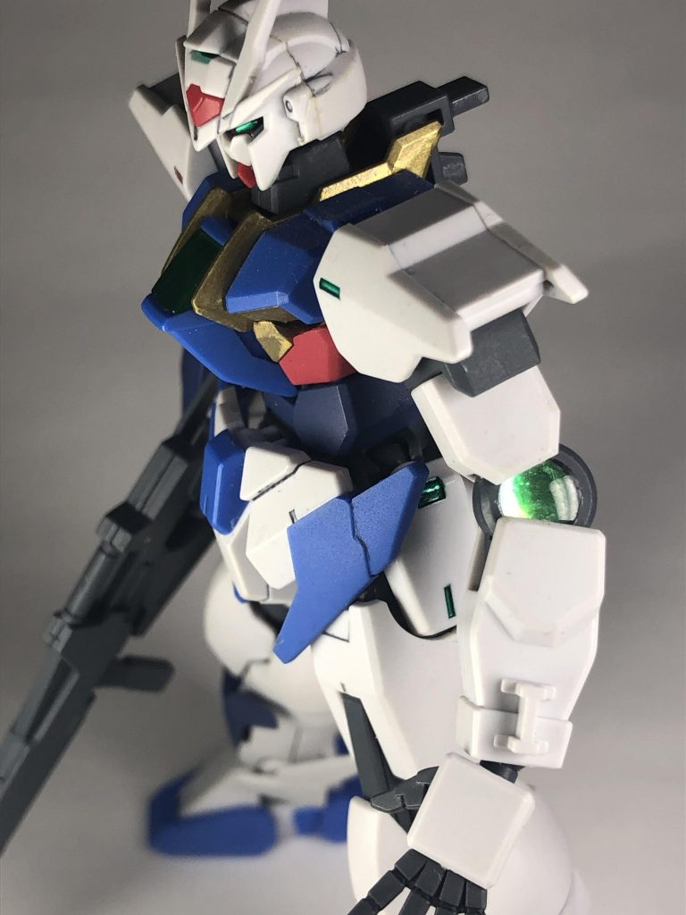 肘のGNコンデンサは銀に塗った上に100均のホロ折り紙を切り取って入れています
お手軽な割にイイ感じにキラキラするのでオススメです

そしてこれが最大の見所です()