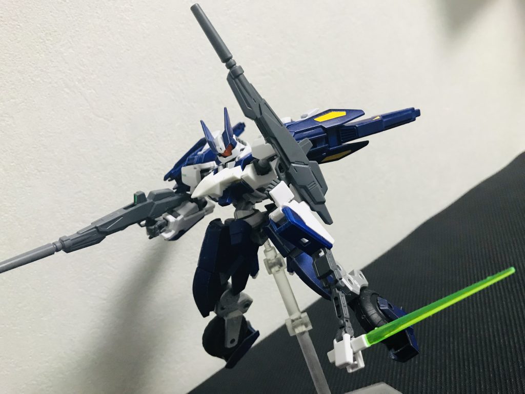 腕部にはサブアームを内蔵しており、これを展開する事により両手が塞がった状態でもビームサーベルやビームライフルの使用が可能となった。
その他、用途は色々有ると思うので、地形や建物を活かしたりしての機転を効かせた戦法にも使用。