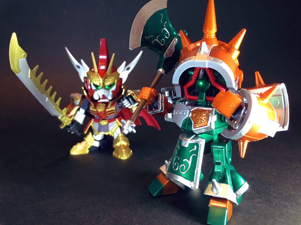 戦場では命懸けで曹操を護衛し、剛勇無双の猛将ぶりは殷周伝説時代の豪傑『悪来』の再来と賞讃された。」
〜〜〜〜〜〜〜〜〜〜〜〜
「典韋アッシマー&賈詡アシュタロン 攻城兵器セット」のキットより、典韋アッシマーです。
久しぶりに三国伝武将をキットそのままで製作しました。
演者機体アッシマーはMA可変機構が特徴的ですが、こちら典韋も大斧形態への変形ギミックを搭載しています。