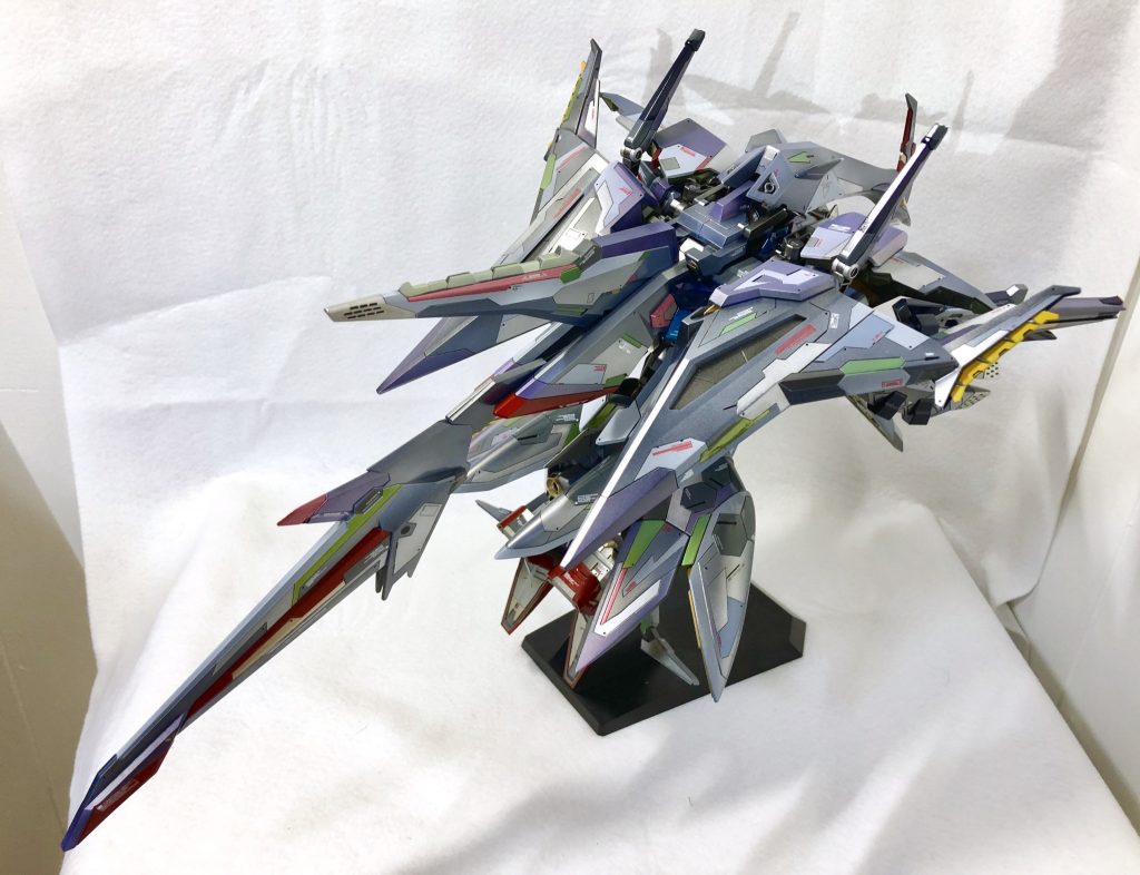 ペーネロペーはミノフスキーフライトが未完成の為この形態でないと高速移動ができない設定です。