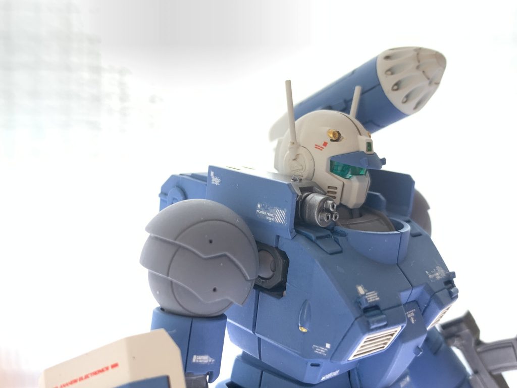 ゴーグル内部はシルバーで塗り、メインカメラもラミーテープを貼っているので割とリアル！