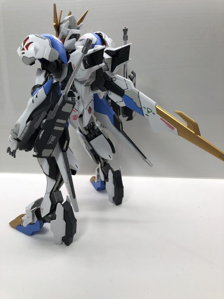 ルプスレクスの腰のスラスターはバックパックへ。
高機動仕様です。