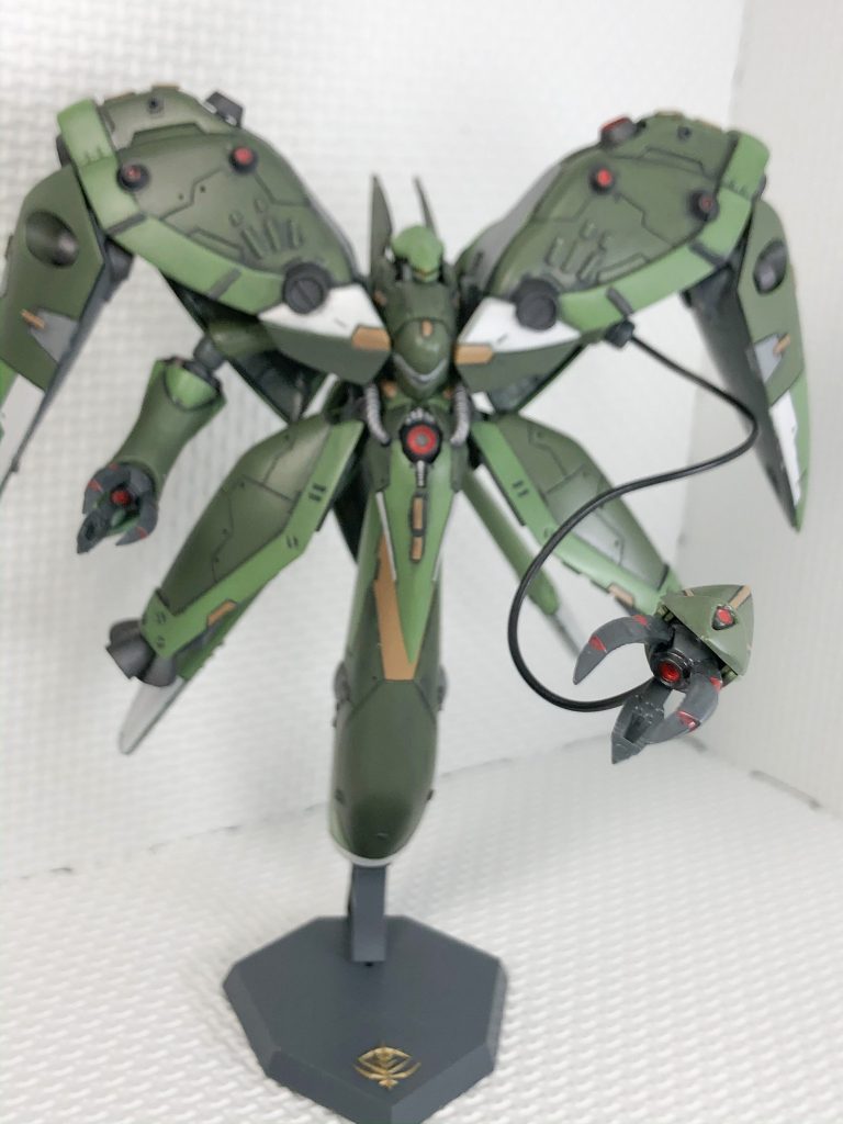 リード線を使った有線クローの射出状態です。爪の内部ディテールを再現までは、しませんでしたが、爪のシャープ化と色分けを増やして見ました。