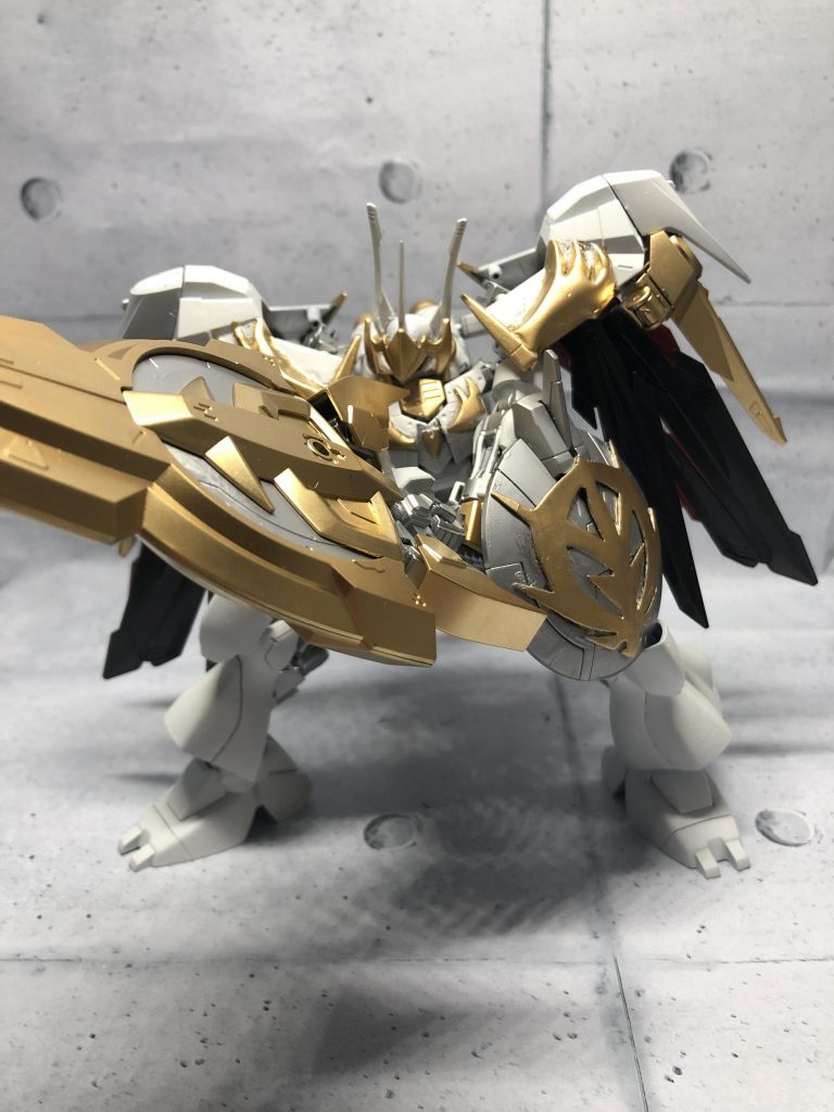 結構無理させると両手持ちも可能です。

大剣は両手持ちが映えますねぇ……