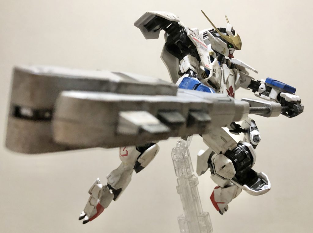 長期戦をしているイメージで作ったのでチッピングに汚し塗装を多用しています