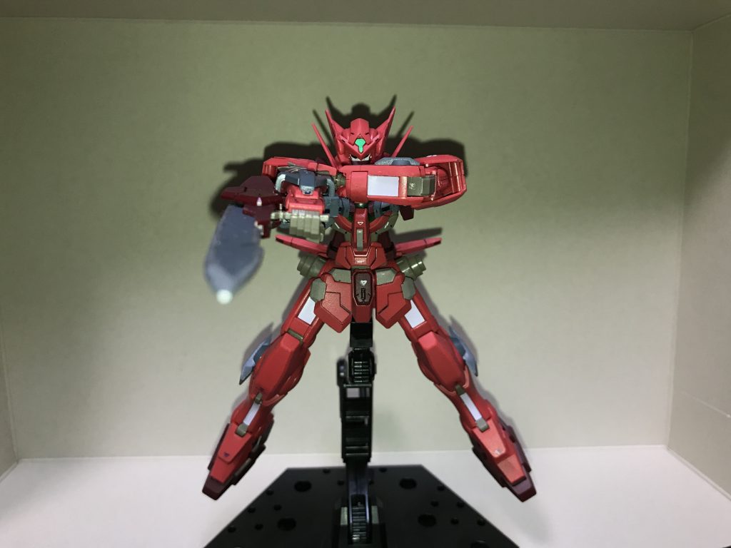 プロトGNソード
刃の部分をシルバーで塗装しています。いい武器なんですが、やろうと思ったポーズが可動範囲の影響でことごとく出来ない事件....