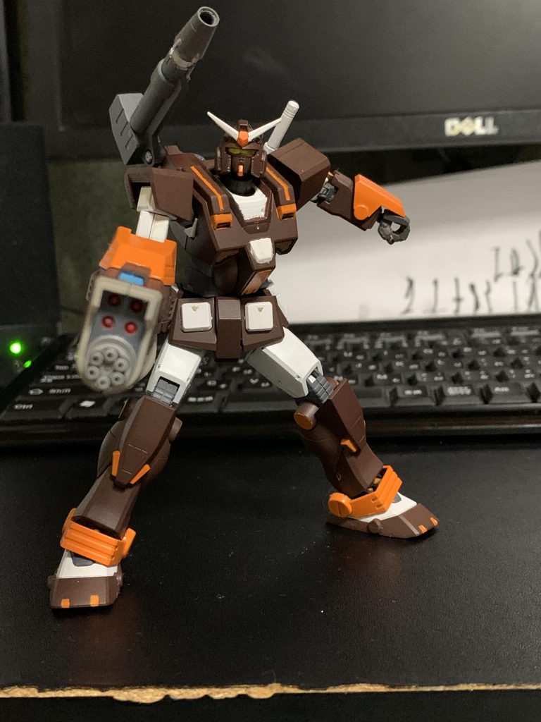 フレームランチャー。ヘビーガンダムの代表的装備。これが欲しいがために買った人も多いと、古事記にも書かれている。