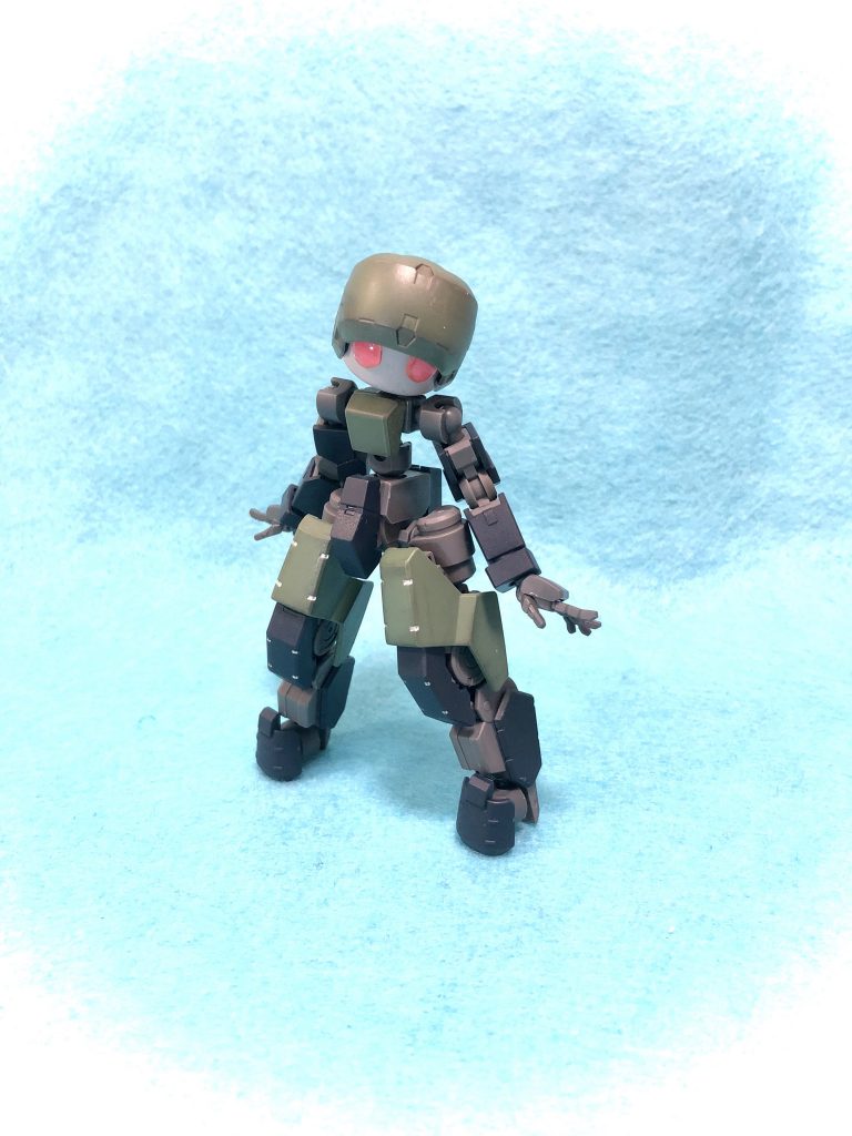 前面。手脚はゲイレール、頭はリーオーの肩と、グリムゲルデの肩装甲で出来ています。