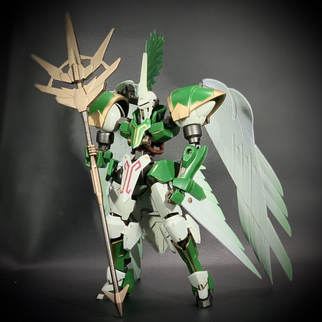 ［専用槍　ジュディツォ］ 
美しく装飾された槍。実戦にも充分耐え得るだけの強度、切れ味を備えてはいる。だが基本、どちらかというと象徴的な意味合いの方が大きい。