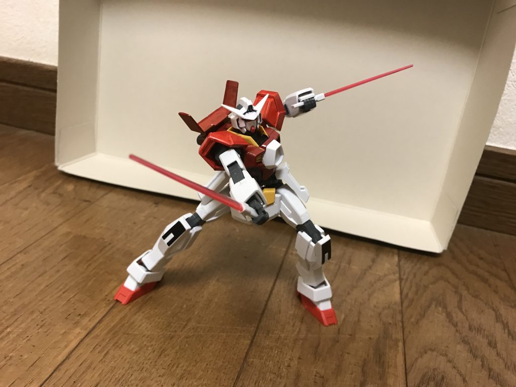 武装ビームサーベル以外に武装を全く装備していないが、ハイキックなどの多彩な蹴り技を主体とする格闘戦を得意としており、ヒット&アウェイに重視した戦法を生かせば、欠点をカバーできる。ビームサーベル両腰部に1基ずつマウントされたAGE-1と同系統のビームサーベル。ビームダガーとしても使用可能。必殺技ホッパージャンプジャンピングアンカーによって高く飛躍する大ジャンプ。ホッパーキック左脚に高エネルギーを収束させたキック。通常の飛び蹴りだけでなく、ジャンプした勢いを利用してからホッパーキックを放つパターンもある。