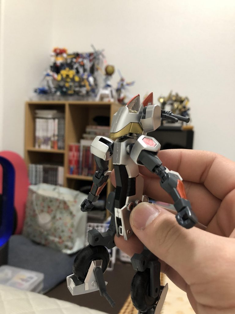 そしてなんちゃって変形、頭はそれっぽくないけど頭としてみてください。