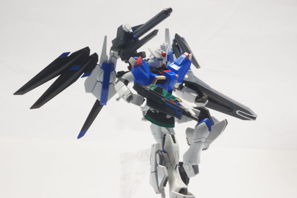 ーーーーーーーーーーーーーーーーーーーーーーーーーーーーーーーーー
GNキャノン
バックパックのアームに接続されたビーム兵器。威力は絶大だが、連射性が低い。高性能なセンサーが装備されており、狙撃も可能。