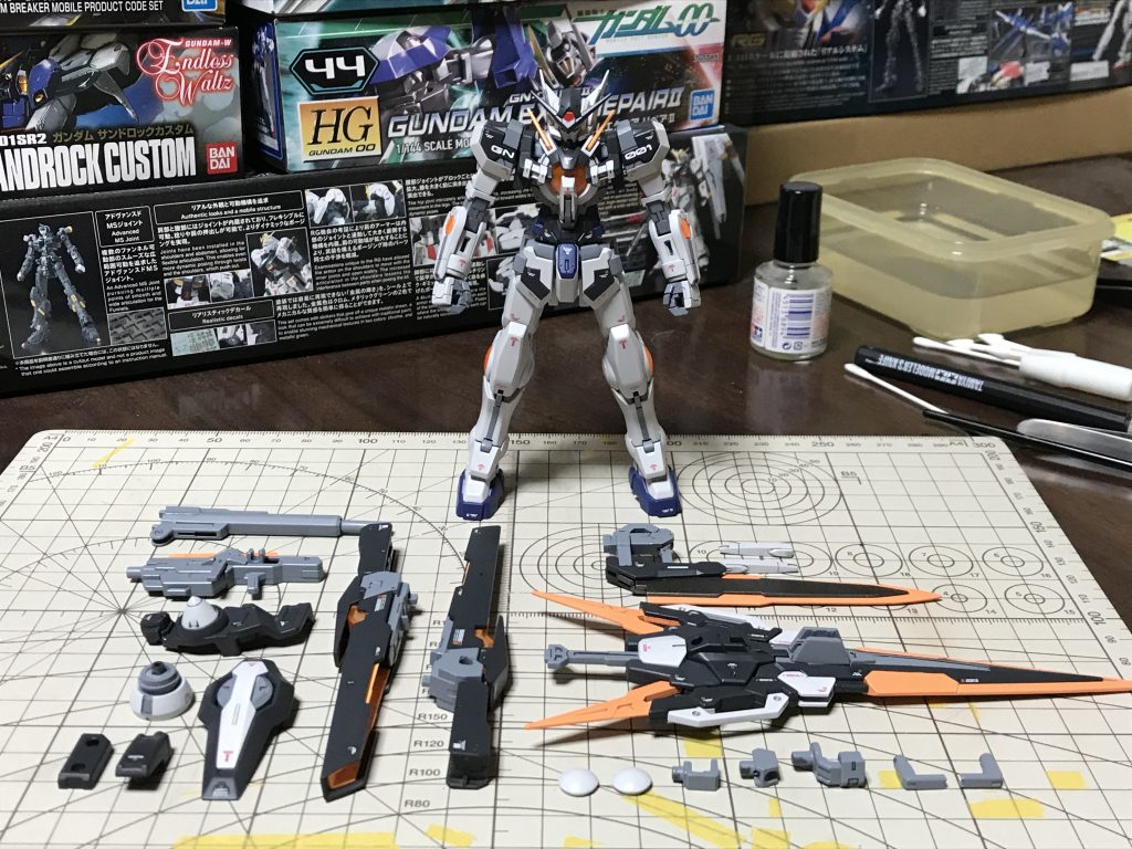 全パーツ画像
実は気温が低くてトップコートかぶりが怖くて吹いてなかったり。
塗装&デカール剥げが怖くて動きのある画像が無くてすいませぬ。