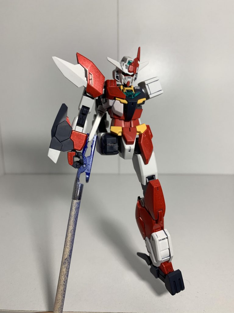 こちらもサフ吹きの後メインカラー塗装。色はタミヤカラーのメタレッドを使用。こっちはほぼ見たまんまの色で分かりやすいですね。