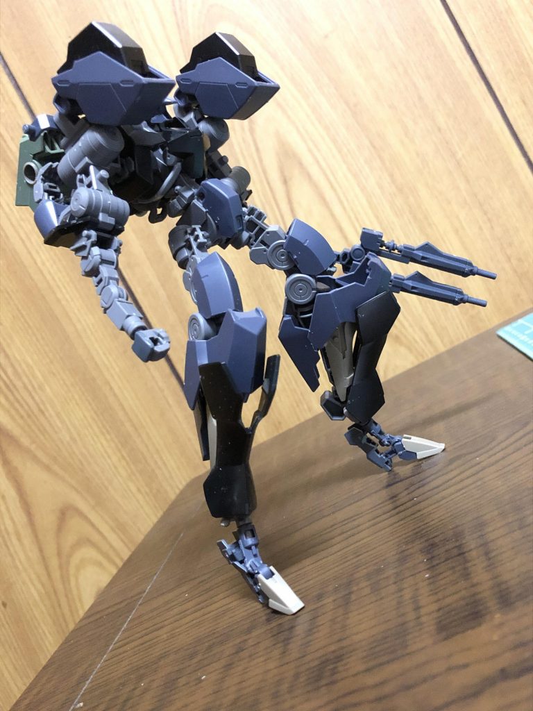 この頃で脚部の形はほぼ決まってました