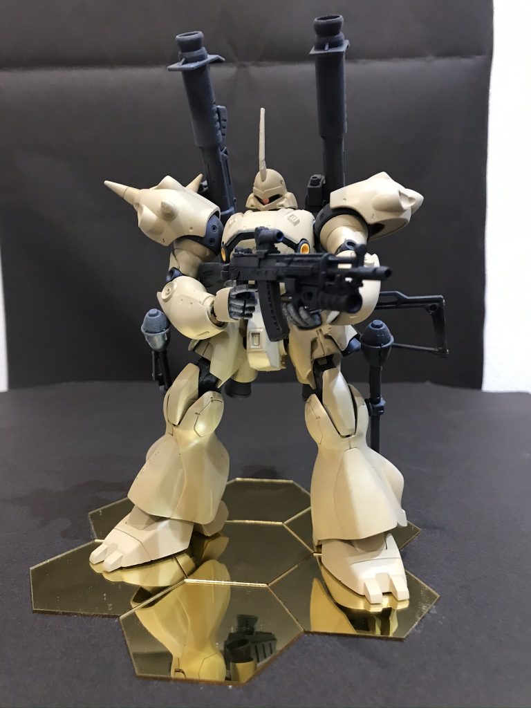 本体はほぼパチ組のままです。
所々にゲート後や合わせ目があります。