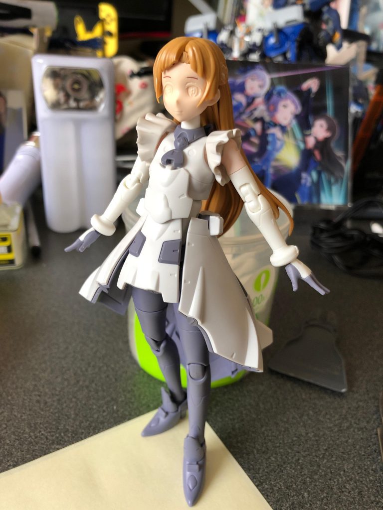 塗装前の状態。
ご覧の通りほとんどサラそのまんま使用しています。
肩のフリルはHGBFチナッガイの物を使用。
純正バンダイキット率100%なのでこのままガンプラバトルやGBNに参加できそうですね!