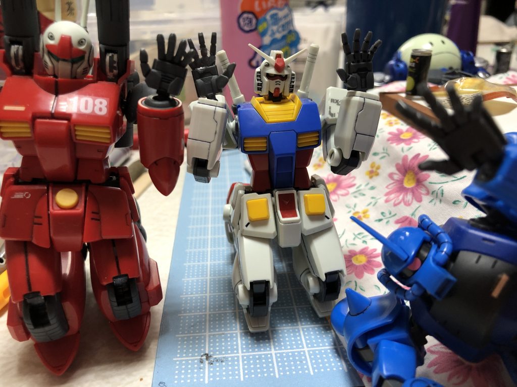 コタツとガンダム–3枚目/制作者：石の湯