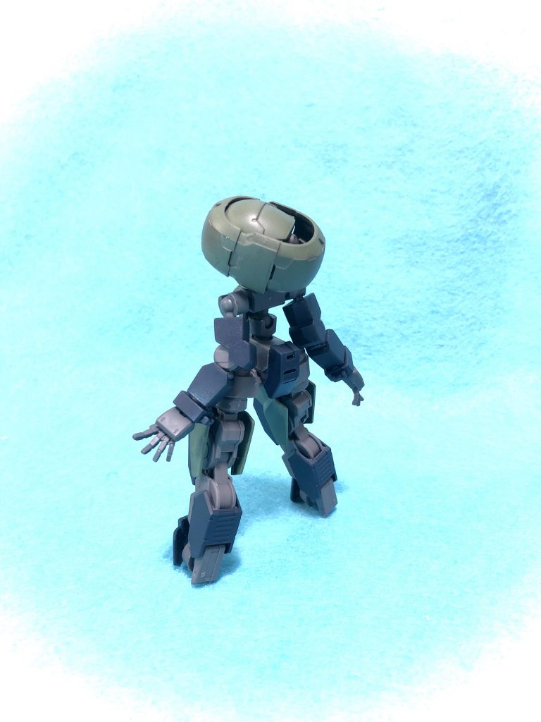 胴体はパワードアームズパワーダーのパーツと、ボールジョイントで出来ています。手はビルドハンズ角に変更。