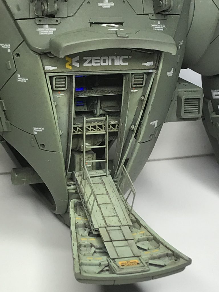 強襲揚陸部隊8人搭乗