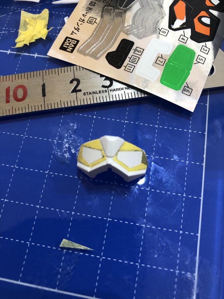 メインカメラはシールを使わず、マスキングして塗り分けました