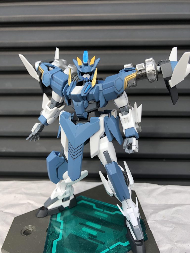 淡いブルーはミスターカラーのミディアムブルーです。