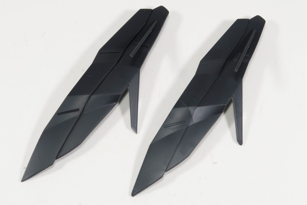 髪パーツは先端をシャープ化。左が加工後。