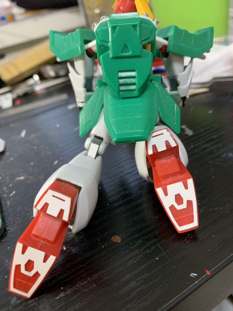 ポーズの関係上、普段は見えないところが見えるようになるのでドラゴンはディテールの追加箇所が多いです。
逆に見えないところは、見なかったことにしてポリが剥き出しだったり、ディテールが全くなかったりします。
完成のモチベーションを保つために、こだわるところはこだわる!わりきるところはわりきるところはわりきる!と決めました。