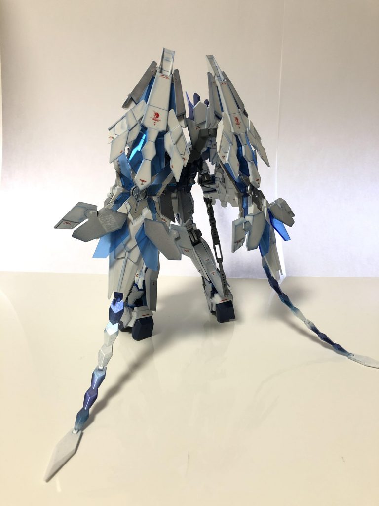 アームドアーマーDEの存在感が凄い！
テールスタビライザーはHi-νのファンネルを参考にグラデ塗装でアレンジ！
ガンマカのメタブルーとメタバイオレットの重ね塗り