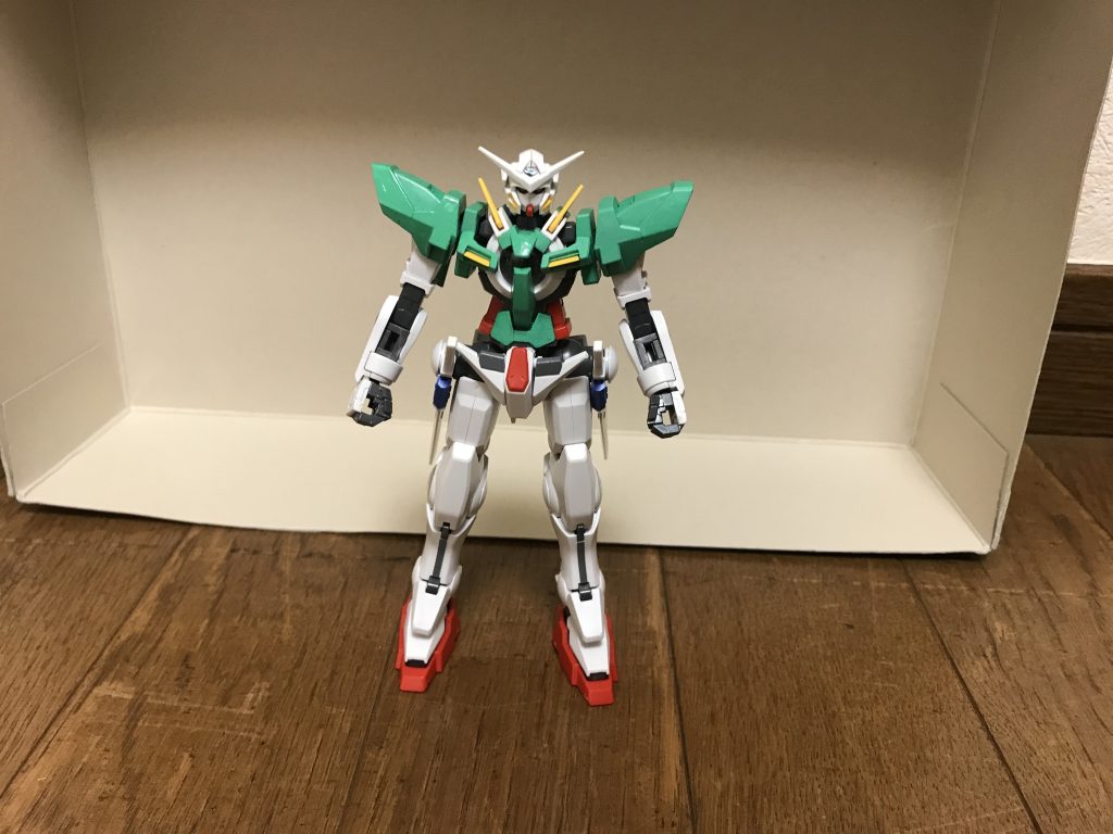 機体名:ガンダムエクシアマンティス全高:16.5m重量:13.5tとある財閥で極秘に開発されていた高性能MS。外観カラーリングは、アイグリーン。装甲はルナチタニウム合金で構成されており、比較的軽量な造りになっている。