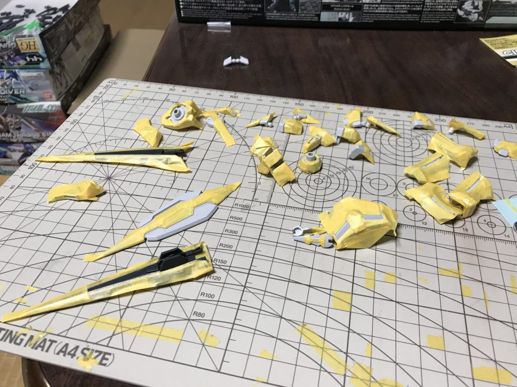 ダブルオーのキットってマスキング地獄で泣きそうになりませんか?
私の忍耐力が足りないのかなぁ(汗)